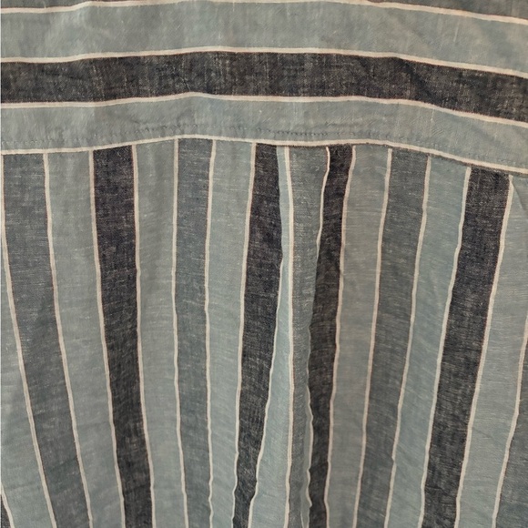 Beachy Blue & White Striped Button-Up Shirt in size medium Linen Blend - Picture 7 of 7